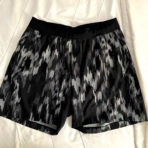 Lululemon T.H.E. Linerless 8” Mens shorts XL